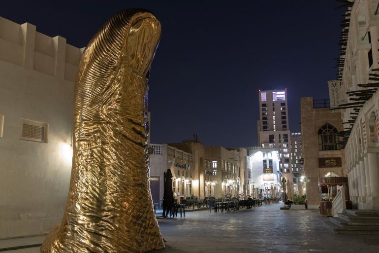 متاحف قطر تحتفي بفوز العنابي التاريخي بإصبع إبهام عملاق