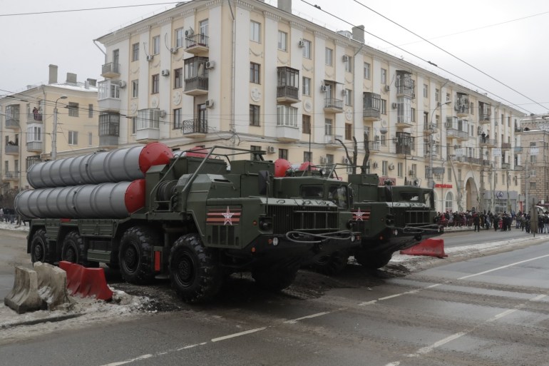 Russian S-400 missile air defence systems drive during the military parade to commemorate the 75th anniversary of the battle of Stalingrad in World War Two, in the city of Volgograd, Russia, February 2, 2018. REUTERS/Tatyana Maleyeva