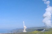 الصاروخان "المعاديان" أُطلقا من مركز للتجارب الصاروخية في جزر مارشال وتم اعتراضهما(الجزيرة)