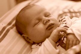 Nagwan Lithy - كل ما تتناوله الأم أثناء الرضاعة الطبيعية ينعكس على صحة الطفل (بكساباي) - أطعمة مفيدة تهدد صحة طفلك.. تجنبيها أثناء الرضاعة الطبيعية