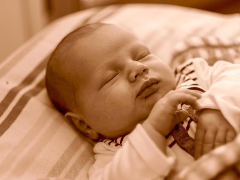 Nagwan Lithy - كل ما تتناوله الأم أثناء الرضاعة الطبيعية ينعكس على صحة الطفل (بكساباي) - أطعمة مفيدة تهدد صحة طفلك.. تجنبيها أثناء الرضاعة الطبيعية