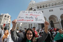 ماوراء الخبر-احتجاجات متصاعدة بالجزائر ووعود بحكومة جديدة.. ماذا بعد؟