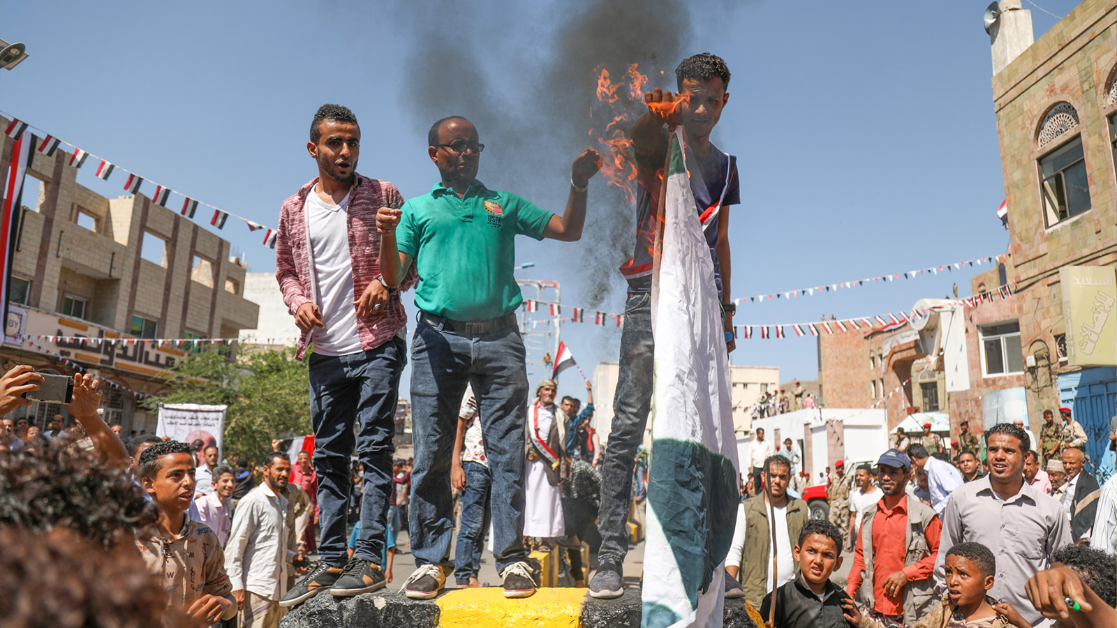 ‪مظاهرات سابقة في تعز ضد تحالف السعودية والإمارات‬ (الجزيرة)