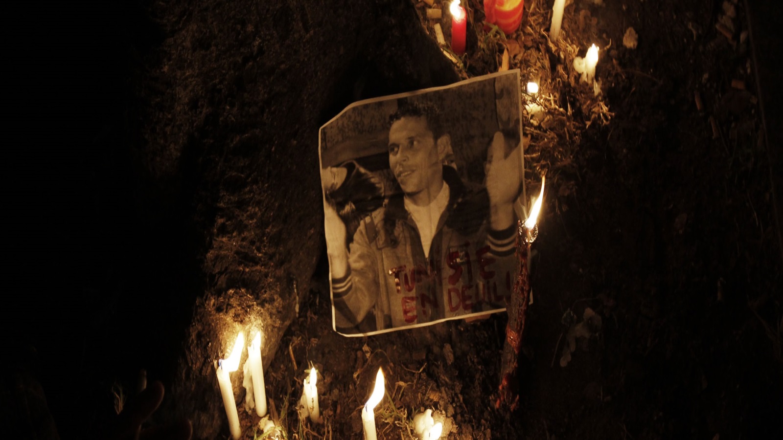 نذكر ما حدث لبوعزيزي بحرق نفسه، وقبل أشهر طُحن محسن فكري، تعاطف وتكاتف جميع الناس مع من يريد العيش بأخذ حقه، فقد منعا من البيع برغم أن هذا حق كفلته الشريعة لهما