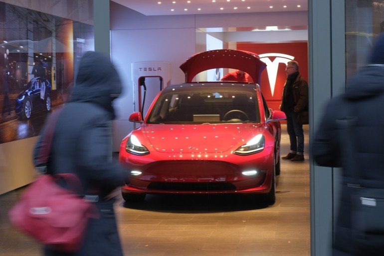 BERLIN, GERMANY - JANUARY 04: People walk past a Tesla dealership on January 4, 2019 in Berlin, Germany. Tesla is expected to soon begin deliveries of the Model 3 in Europe even though the car has not yet been officially approved by European authorities. (Photo by Sean Gallup/Getty Images)