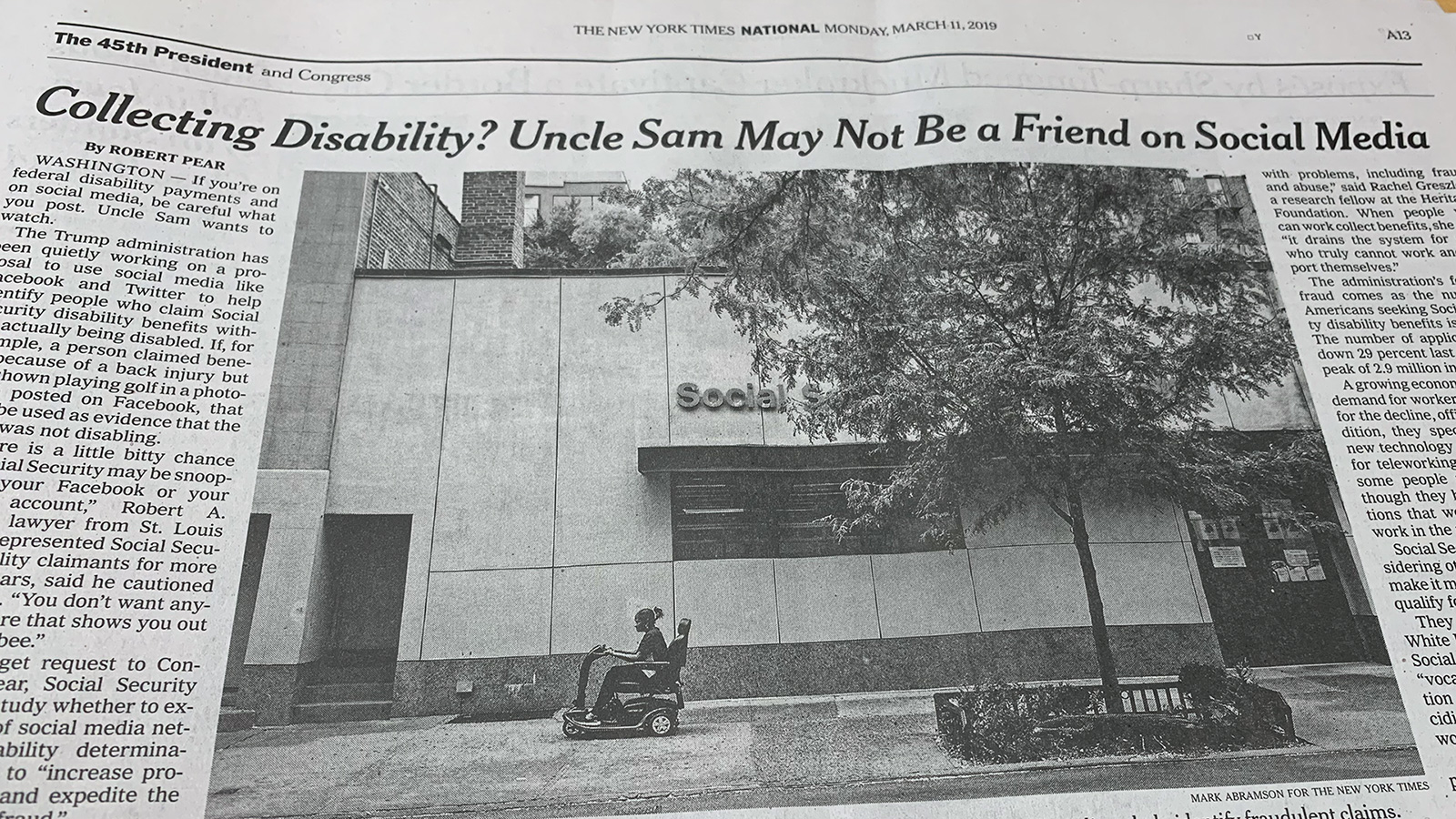‪عنوان لنيويورك تايمز يحذر من أن العم سام ربما لا يكون صديقا وفيا على وسائل التواصل‬  (الجزيرة نت)