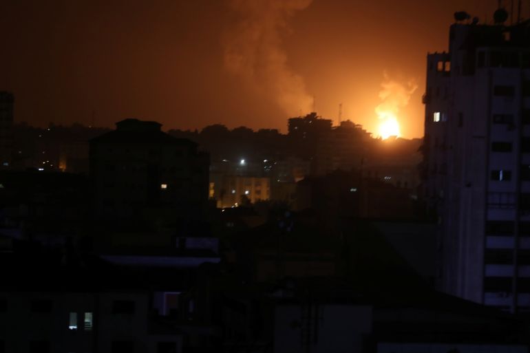 Smoke and flame are seen during an Israeli air strike in Gaza March 15, 2019. REUTERS/Mohammed Salem