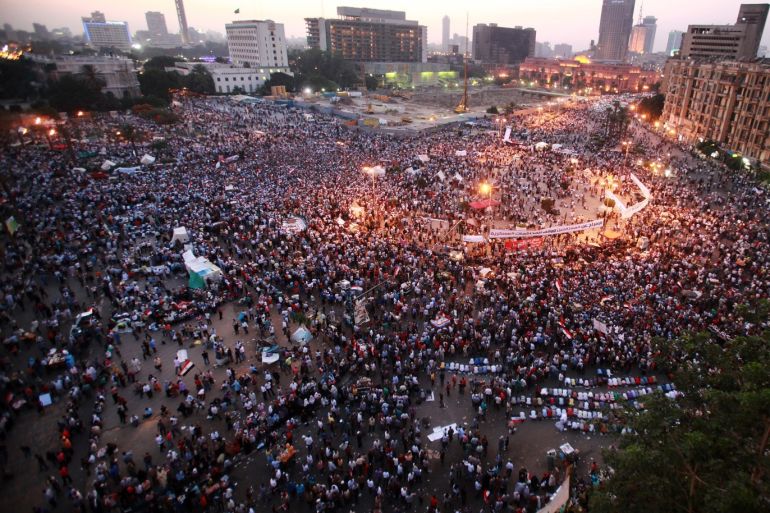 Protesters gather during a demonstration at Tahrir square in Cairo June 5, 2012. Thousands of Egyptians poured into Cairo's Tahrir Square on Tuesday to reclaim a revolt they say has been hijacked after Hosni Mubarak was jailed for life and his top security officials freed in a sign they say his old guard is still in charge. REUTERS/Suhaib Salem (EGYPT - Tags: POLITICS CIVIL UNREST)