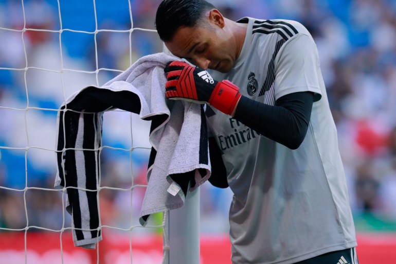 MADRID, SPAIN - AUGUST 11: Goalkeeper Keylor Navas of Real Madrid CF warms up before the Santiago Bernabeu Trophy between Real Madrid CF and AC Milan at Estadio Santiago Bernabeu on August 11, 2018 in Madrid, Spain. (Photo by Gonzalo Arroyo Moreno/Getty Images)