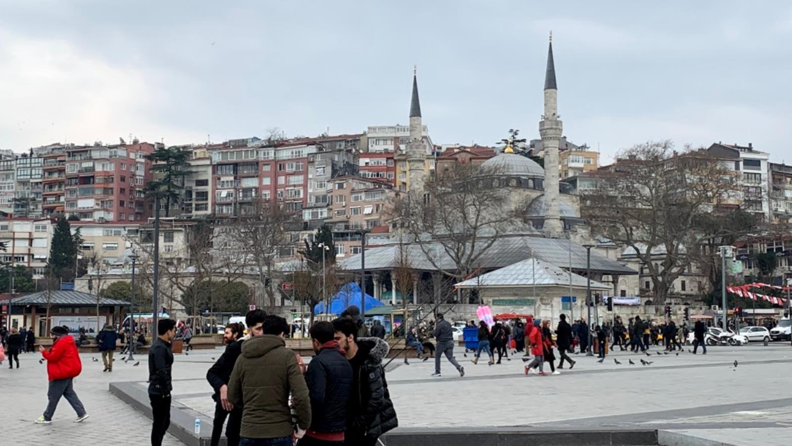 ‪يتوقع البعض استمرار تراجع الليرة التركية مع اقتراب موعد الانتخابات المحلية‬ (الجزيرة)