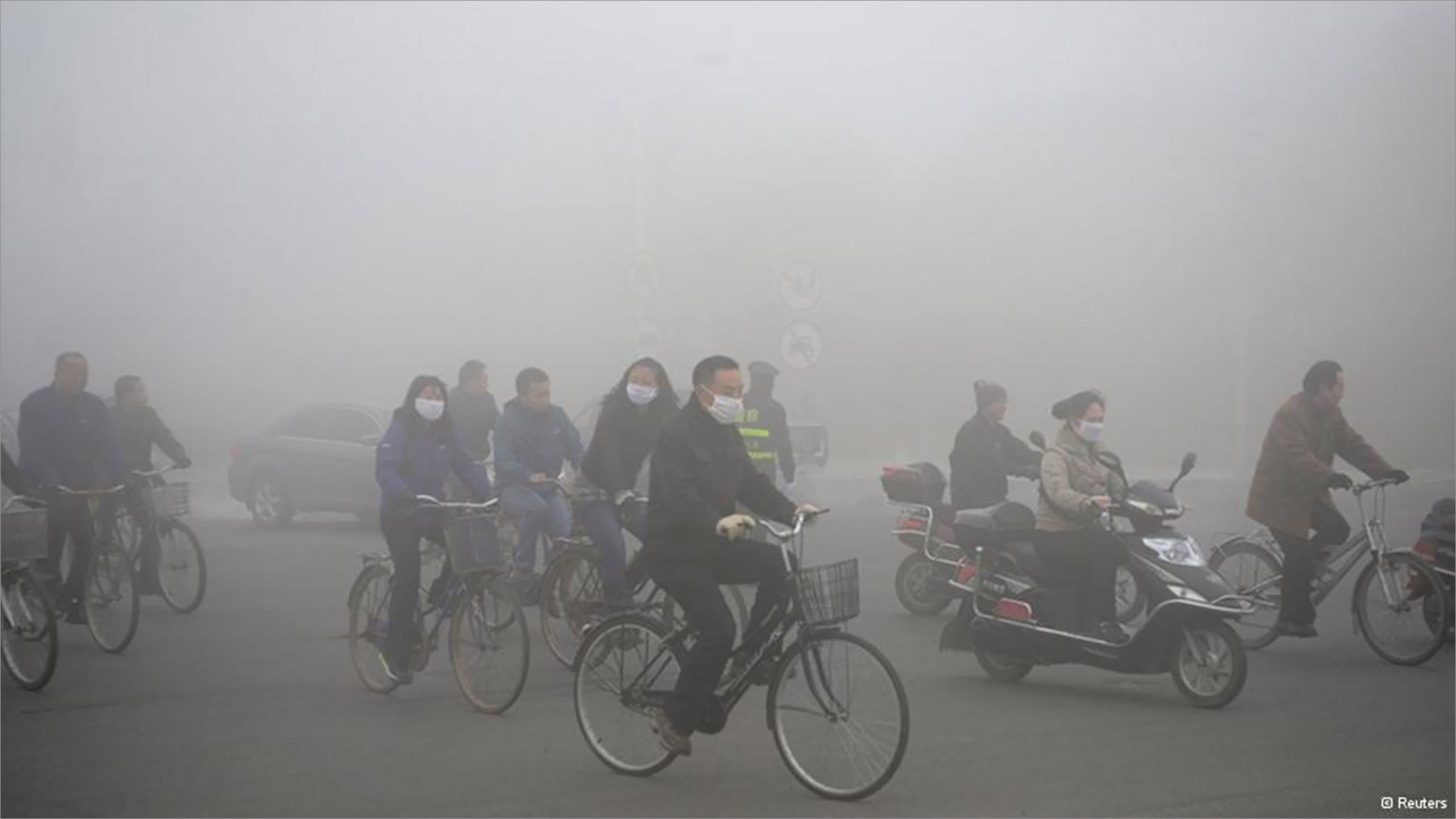 الصين تملك خبرة في الاستمطار الصناعي لإزالة التلوث الشديد بهواء العاصمة 