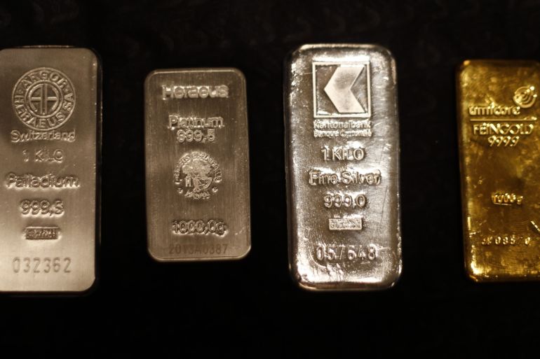 A palladium, platinum, silver and gold bars (L-R) are pictured at a safe deposit room of the ProAurum gold house in Munich March 6, 2014. Gold was flat on Thursday as diplomatic efforts to cool the Ukraine crisis depressed demand for assets seen as safe, but the metal found support above $1,330 an ounce from weak U.S. economic data and ahead of a key employment report. REUTERS/Michael Dalder(GERMANY - Tags: BUSINESS COMMODITIES SOCIETY)