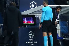 PARIS, FRANCE - MARCH 06: The match referee checks the VAR system before awarding a penalty in favor of Manchester United during the UEFA Champions League Round of 16 Second Leg match between Paris Saint-Germain and Manchester United at Parc des Princes on March 06, 2019 in Paris, . (Photo by Julian Finney/Getty Images)