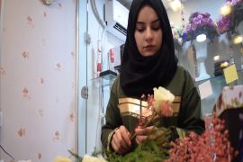 عراقية تفتح أول محل لبيع الورد في الموصل