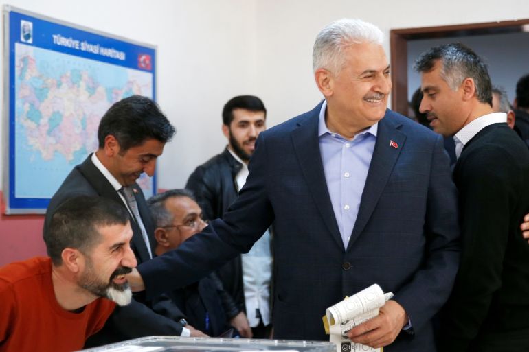 Binali Yildirim, mayoral candidate of the ruling AK Party, casts his ballot at a polling station during the municipal elections in Istanbul, Turkey, March 31, 2019. REUTERS/Kemal Aslan
