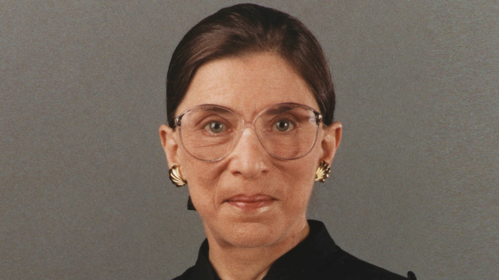 ‪تشغل روث منصب قاضية بالمحكمة الأميركية منذ عام 1993‬ (غيتي)