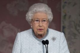 epa06547116 Britain's Queen Elizabeth II delivers a speech after models presented creations by British designer Richard Quinn during the London Fashion Week, in London, Britain, 20 February 2018. The presentation of the Women's Fall-Winter 2018/2019 collections runs from 15 to 20 February. EPA-EFE/NEIL HALL
