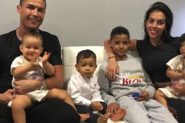 رونالدو وعائلته (مواقع التواصل)