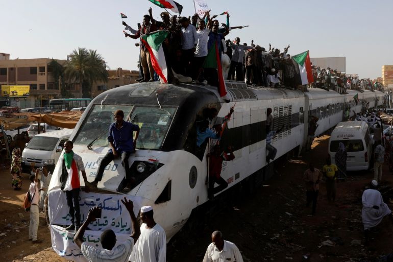 A train carrying protesters from Atbara, the birthplace of an uprising that toppled Sudan's former President Omar al-Bashir, approaches to a train station as part of a symbolic show of support for demonstrators camped at a sit-in outside the defence ministry compound, in Khartoum, Sudan, April 23, 2019. REUTERS/Umit Bektas