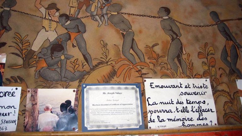 Nagwan Lithy - لوحة من داخل بيت "العبيد" -جزيرة غوري- السنغال (الجزيرة) - رحالة تونسي باع ممتلكاته ليكتشف سحر أفريقيا
