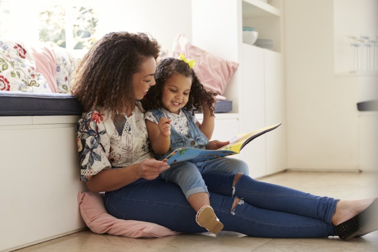 10 خطوات ممتعة.. طريقة لتعليم الأطفال القراءة بالمنزل