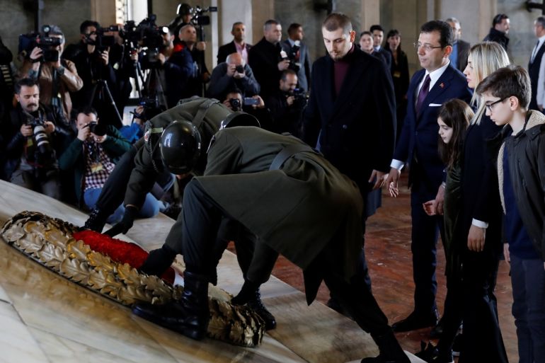 Ekrem Imamoglu, main opposition Republican People's Party (CHP) candidate for mayor of Istanbul, lays a wreath as he visits Anitkabir, the mausoleum of modern Turkey's founder Mustafa Kemal Ataturk, with his family in Ankara, Turkey, April 2, 2019. REUTERS/Umit Bektas