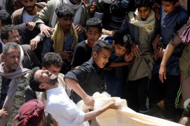 A man reacts as he lowers the body of his daughter to a grave during the burial of people who were killed by a blast in Sanaa, Yemen April 10, 2019. REUTERS/Khaled Abdullah