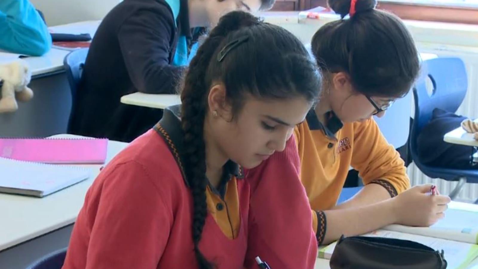 هناك أكثر من مليون طالب تركي في مدارس الأئمة والخطباء (الجزيرة نت)