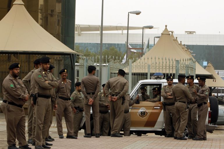 Policemen stand by on a main street in Riyadh March 11, 2011. Police flooded the streets of the Saudi capital on Friday looking to deter a planned day of demonstrations and small protests were reported in the east of the oil-rich country that has been rattled by pan-Arab unrest. REUTERS/Fahad Shadeed (SAUDI ARABIA - Tags: POLITICS CIVIL UNREST RELIGION)