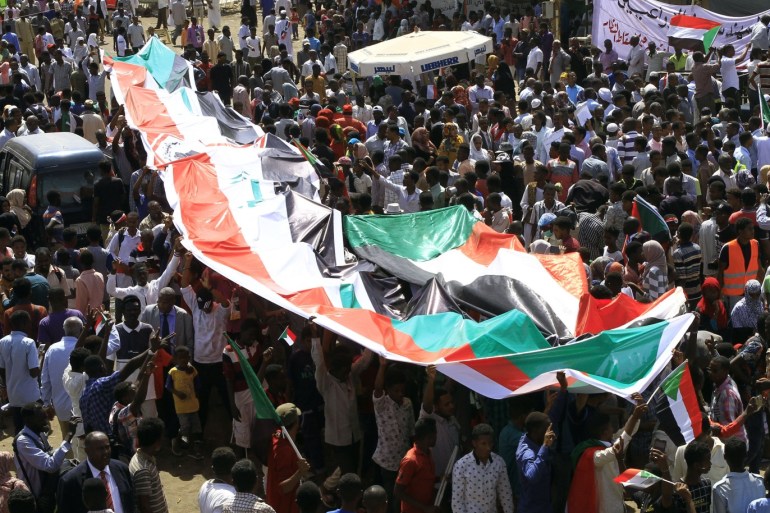 epa07527898 Sudanese protesters deploy their national flag as they protest outside the army headquarters in Khartoum, Sudan, 25 April 2019. Sudanese from other parts of the country joined the capital protesters on 25 April. According to local media reports, the military council which took over after President Omar al-Bashir on 11 April, has announced the departure of three major figures perceived as close to the former President. The protesters had been asking for their