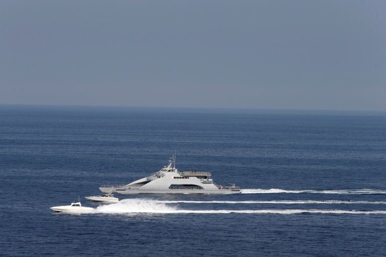 Iranian Revolutionary Guards speed boats are seen near the USS John C. Stennis CVN-74 (not pictured) as it makes its way to gulf through strait of Hormuz, December 21, 2018. REUTERS/Hamad I Mohammed
