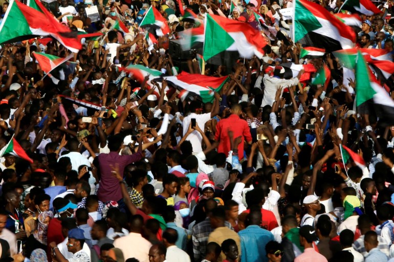 Sudanese demonstrators wave their national flags as they chant slogans during the sit-in protest outside Defence Ministry in Khartoum, Sudan April 18, 2019. REUTERS/Stringer
