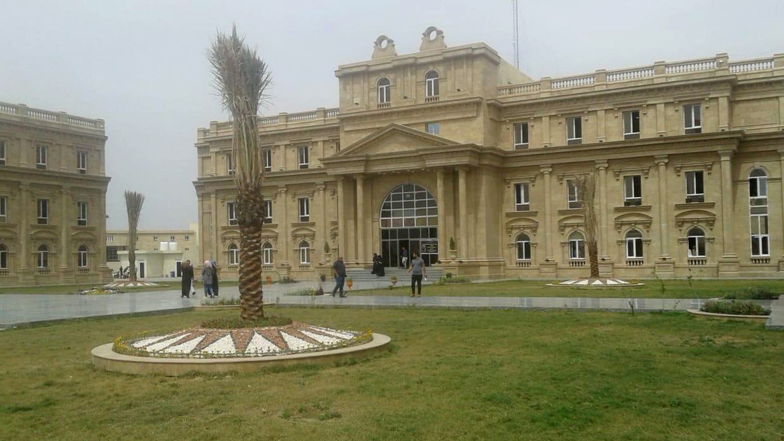 مبنى مجلس محافظة البصرة (الجزيرة)