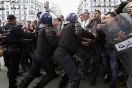 Police officers prevent demonstrators from marching during a protest against the appointment of interim president, Abdelkader Bensalah and demanding radical changes to the political system, in Algiers, Algeria April 10, 2019. REUTERS/Ramzi Boudina