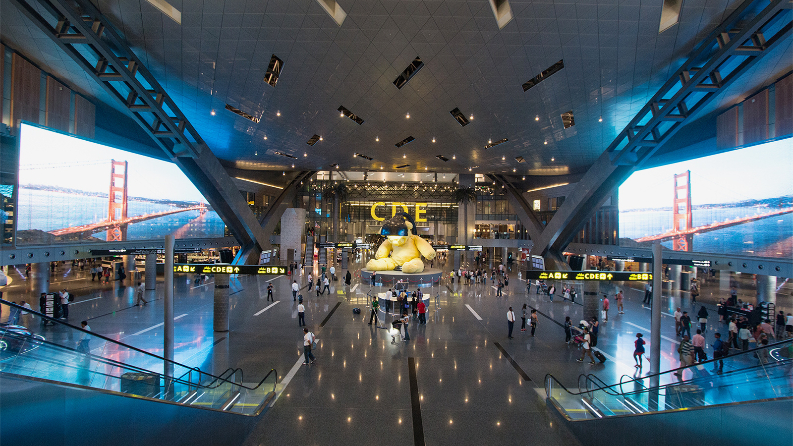 ‪مطار حمد الدولي حل في المركز الرابع على قائمة أفضل المطارات للتسوّق في العالم، وأفضلها للرحلات المحوّلة‬ (مواقع التواصل)