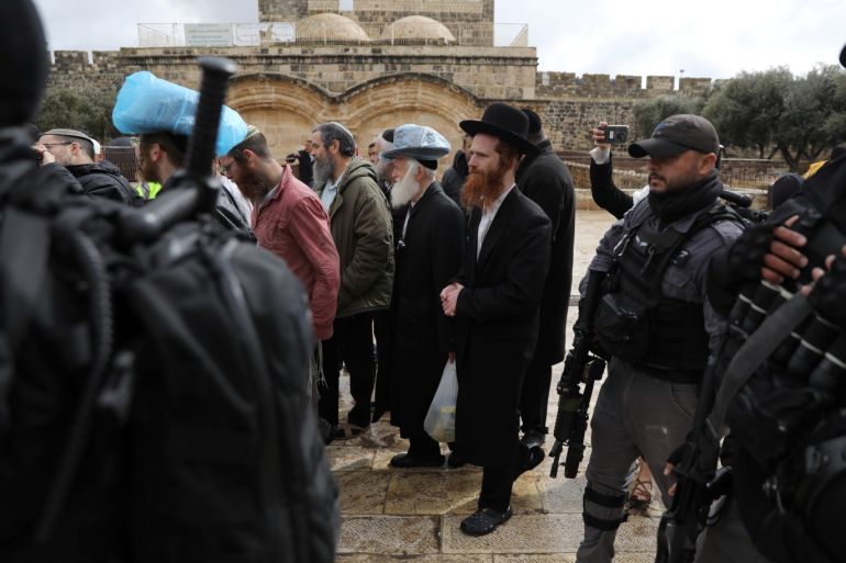Israeli police secure a group of visitors, some of them wearing Jewish skullcaps, as they tour the compound known to Jews as Temple Mount and to Muslims as The Noble Sanctuary, in Jerusalem's Old City March 14, 2019. REUTERS/Ammar Awad