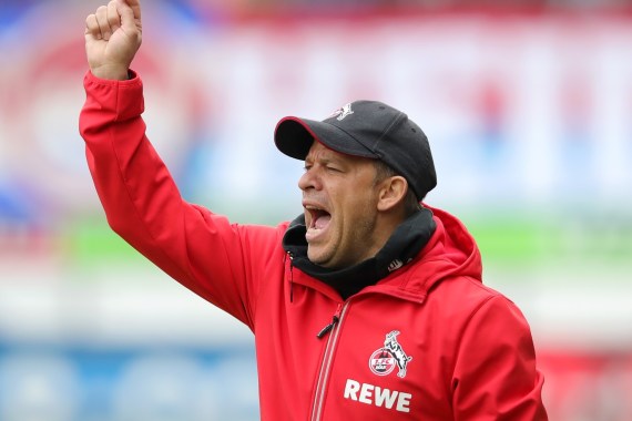 HEIDENHEIM, GERMANY - APRIL 07: Markus Anfang head coach of FC Koln gives his team instructions during the Second Bundesliga match between 1. FC Heidenheim 1846 and 1. FC Koeln at Voith-Arena on April 07, 2019 in Heidenheim, Germany. (Photo by Alexander Hassenstein/Bongarts/Getty Images)