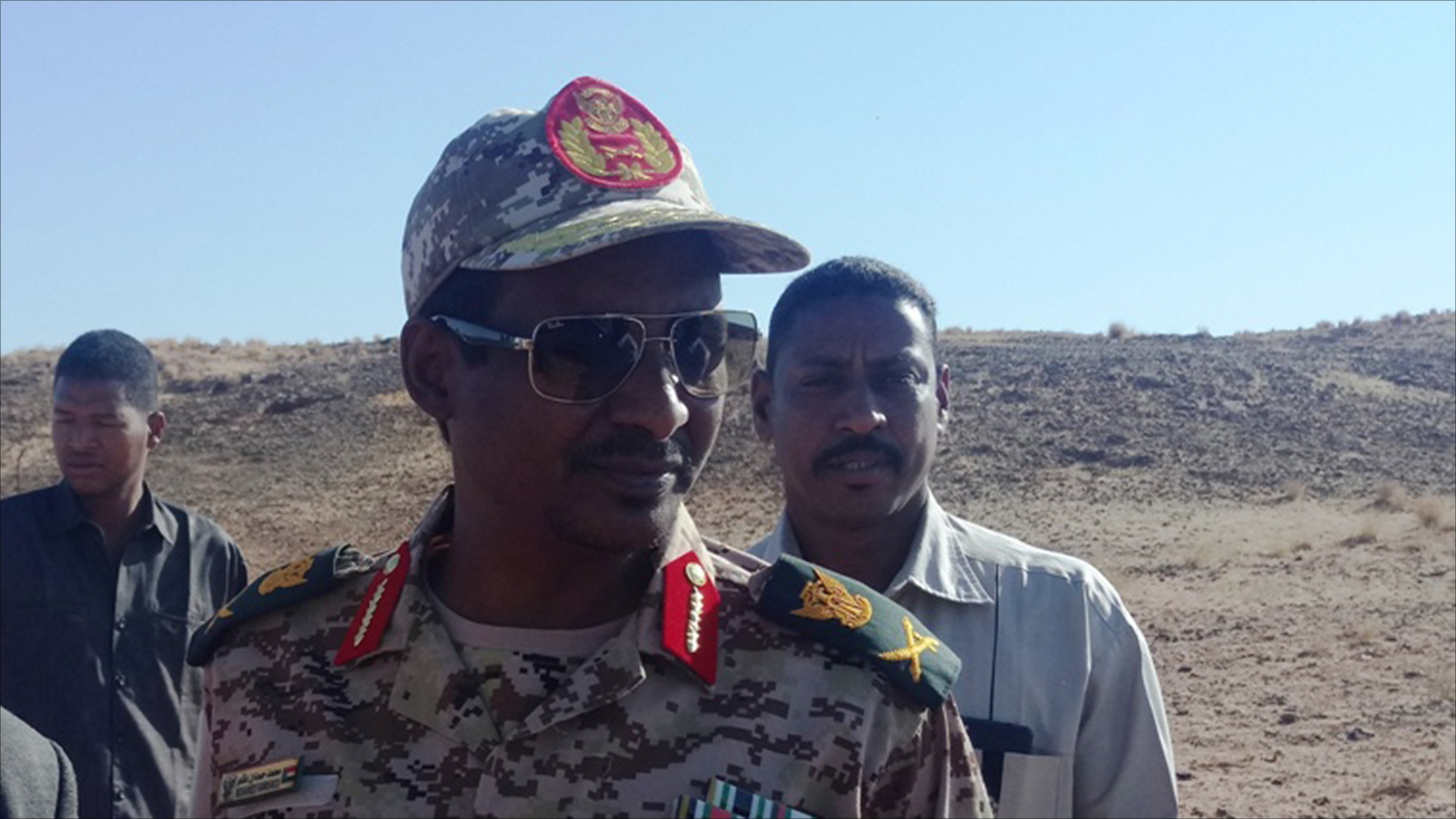 ‪حميدتي: أولوية المجلس العسكري الآن هي الاتفاق مع القوى السياسية بما يرضي الشعب السوداني‬ (الجزيرة)