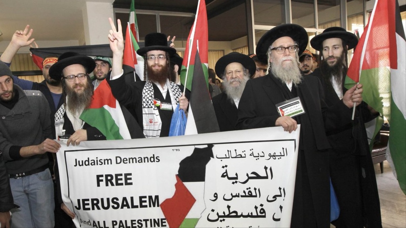 بعض اليهود يحمّلون إسرائيل المسؤولية الأساسية عن إدامة الصراع ويسعون للتوفيق بين الصهيونية وبين حق الفلسطينيين في دولة مستقلة