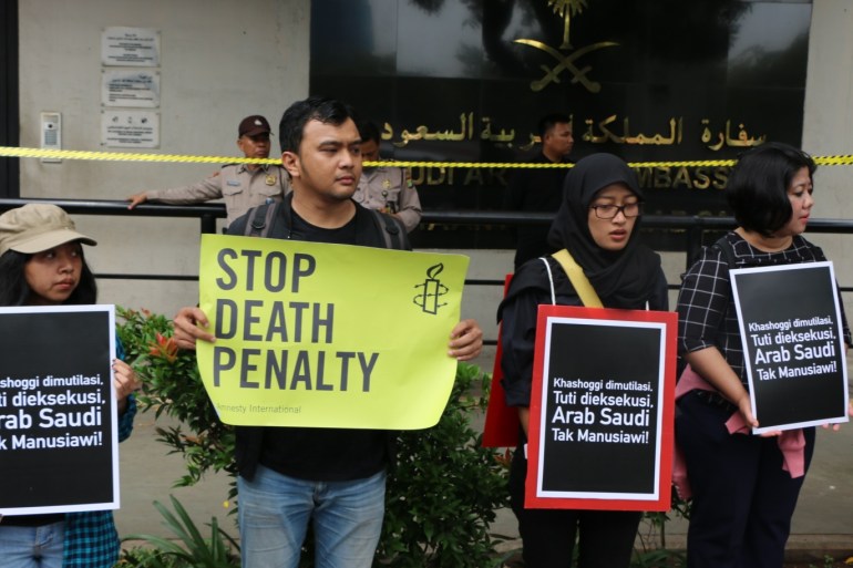 Protest against Saudi Arabia's death penalty in Indonesia- - JAKARTA, INDONESIA - NOVEMBER 02: Protesters hold banners during a protest against Saudi Arabia's current death penalty implementation, in front of the Jakarta Embassy Building in Jakarta, Indonesia on November 02, 2018. Indonesian Tuti Tursilawati was sentenced to death penalty in Saudi Arabia's Taif City due to the murdering. Protesters also react to killing of Prominent Saudi journalist Jamal Khashoggi.