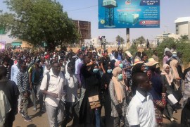 اعتصام السودانيين لتنحي البشير.. فكرة مرتجلة ورطت الأمن