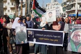 ميرفت صادق فلسطين رام الله 9 نيسان 2019 عائلات أسرى فلسطينيين في مظاهرة لدعم إضرابهم وسط مدينة رام الله.psd