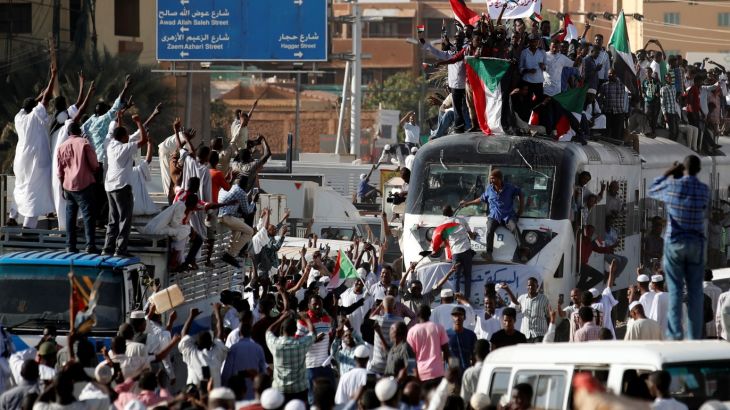 A train carrying protesters from Atbara, the birthplace of an uprising that toppled Sudan's former President Omar al-Bashir, approach to a train station as part of a symbolic show of support for demonstrators camped at a sit-in outside the defence ministry compound, in Khartoum, Sudan, April 23, 2019. REUTERS/Umit Bektas