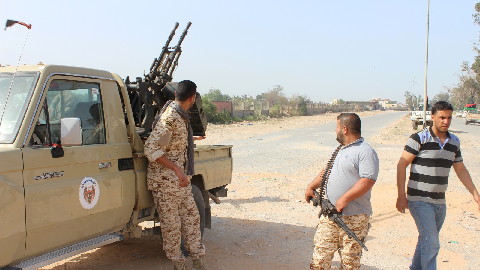 ‪مقاتلون من مصراتة تابعون لقوات حكومة الوفاق في منطقة خلة فرجان جنوبي طرابلس‬ (رويترز)