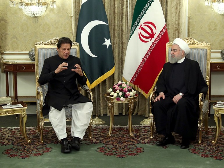epa07521057 A handout photo made available by the presidential office shows Iranian President Hassan Rouhani (R) talks to Pakistani Prime Minister Imran Khan (L) during a welcome ceremony in Tehran, Iran, 22 April 2019. The media reported that Imran Khan is in Tehran to meet the Iranian officials. EPA-EFE/IRANIAN PRESIDENTIAL OFFICE / HANDOUT HANDOUT EDITORIAL USE ONLY/NO SALES