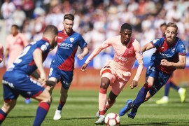 HUESCA, SPAIN - APRIL 13: Ousmane Dembele of FC Barcelona duels for the ball with Jorge Pulido of SD Huesca during the La Liga match between SD Huesca and FC Barcelona at Estadio El Alcoraz on April 13, 2019 in Huesca, Spain. (Photo by Juan Manuel Serrano Arce/Getty Images)