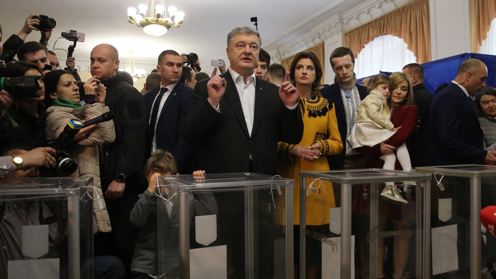 ‪بوروشينكو مقرا بالخسارة: سأترك منصبي لكن لن أترك السياسة‬ (الأناضول)