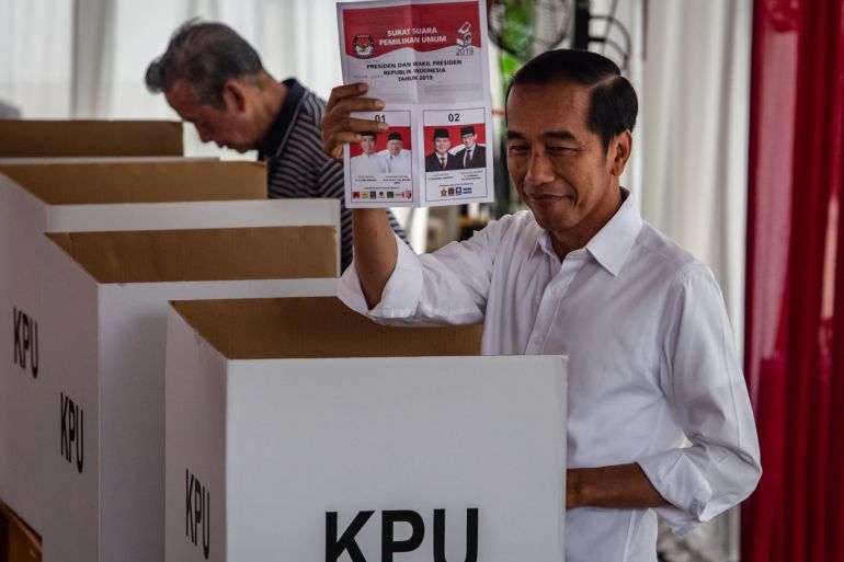 JAKARTA, INDONESIA - APRIL 17: Indonesian President Joko Widodo shows his ballot paper at a polling station on April 17, 2019 in Jakarta, Indonesia. Indonesia's general elections pitting Widodo against Prabowo who he defeated in the last election in 2014. (Photo by Ulet Ifansasti/Getty Images)