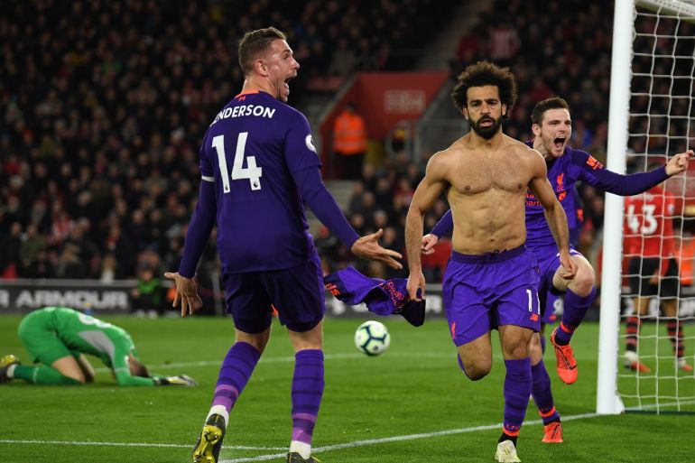 SOUTHAMPTON, ENGLAND - APRIL 05: Mohamed Salah of Liverpool celebrates with Andrew Robertson and Jordan Henderson of Liverpool5 during the Premier League match between Southampton FC and Liverpool FC at St Mary's Stadium on April 05, 2019 in Southampton, United Kingdom. (Photo by Mike Hewitt/Getty Images)