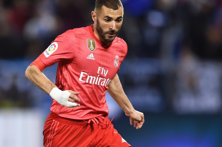 LEGANES, SPAIN - APRIL 15: Karim Benzema of Real Madrid controls the ball during the La Liga match between CD Leganes and Real Madrid CF at Estadio Municipal de Butarque on April 15, 2019 in Leganes, Spain. (Photo by Denis Doyle/Getty Images)